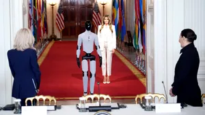 Melania Trump aduce un robot umanoid la un summit global. Cum ar putea arăta „clasa viitorului” cu AI