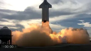 VIDEO SpaceX îi dă emoţii lui Elon Musk. Aterizare explozivă, la propriu, pentru o rachetă Starship