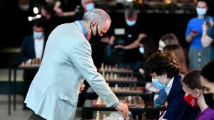 Garry Kasparov şi Nicuşor Dan au participat la deschiderea turneului de şah de la Bucureşti