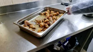 Moarte şi boală în cantinele spitalelor. Nereguli grave în 3 unităţi din Bucureşti FOTO