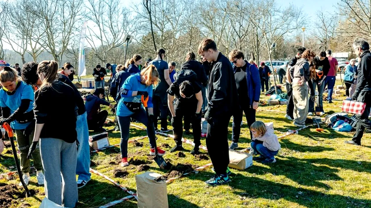 Nicuşor Dan: Peste 15.000 de puieţi şi arbori forestieri sunt plantaţi în Parcul Tineretului