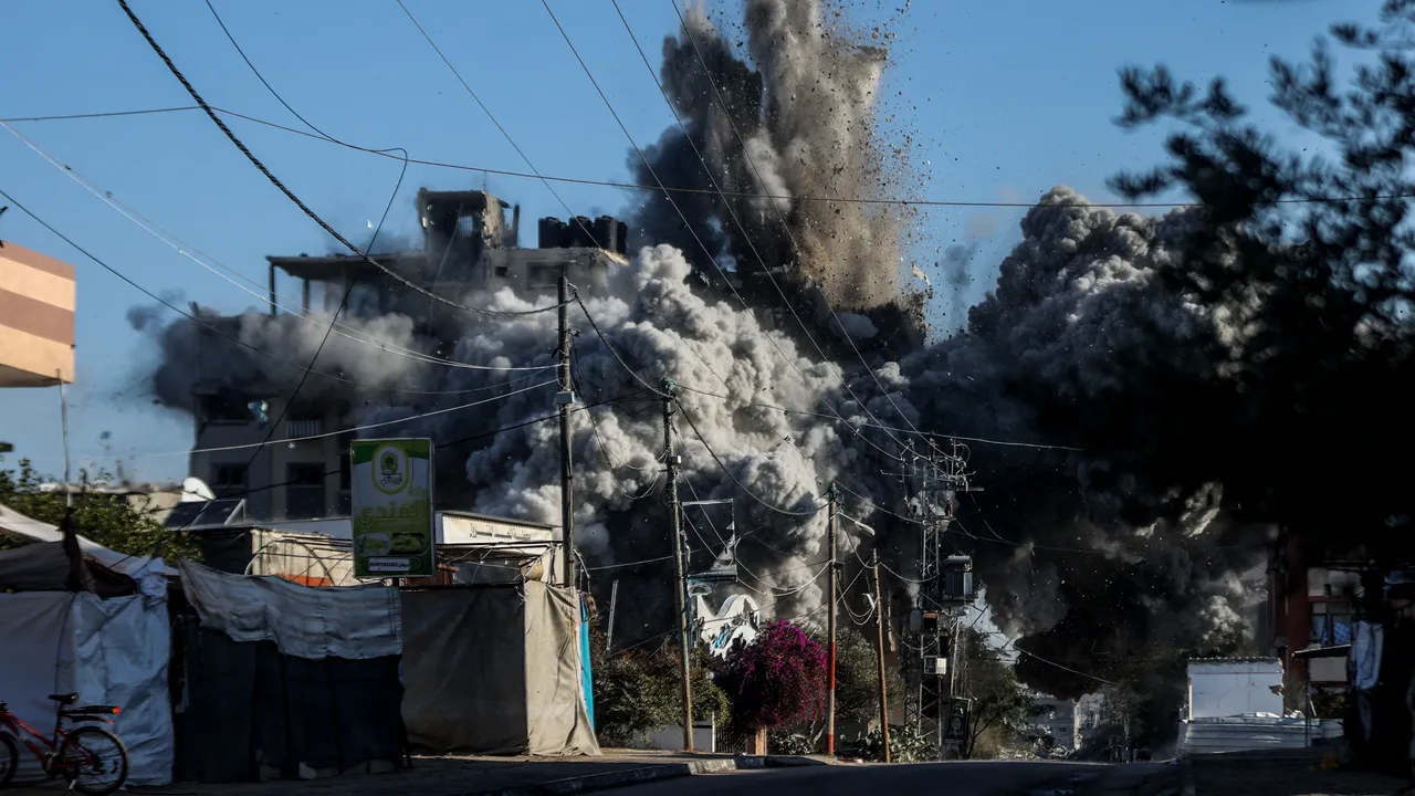 Familii din două case din Gaza, ucise în raiduri aeriene israeliene