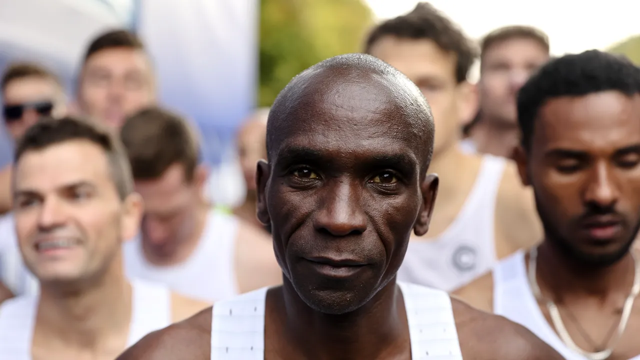 Kenyanul Eliud Kipchoge şi-a doborât propriul record mondial de maraton la Berlin