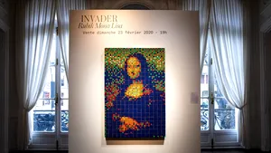 Tablou „Mona Lisa”, realizat din 330 de cuburi Rubik, scos la licitaţie pentru o sumă impresionantă. „Este magic”