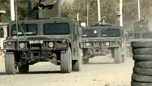 Atac asupra unei baze aeriene a NATO, soldat cu moartea a opt talibani