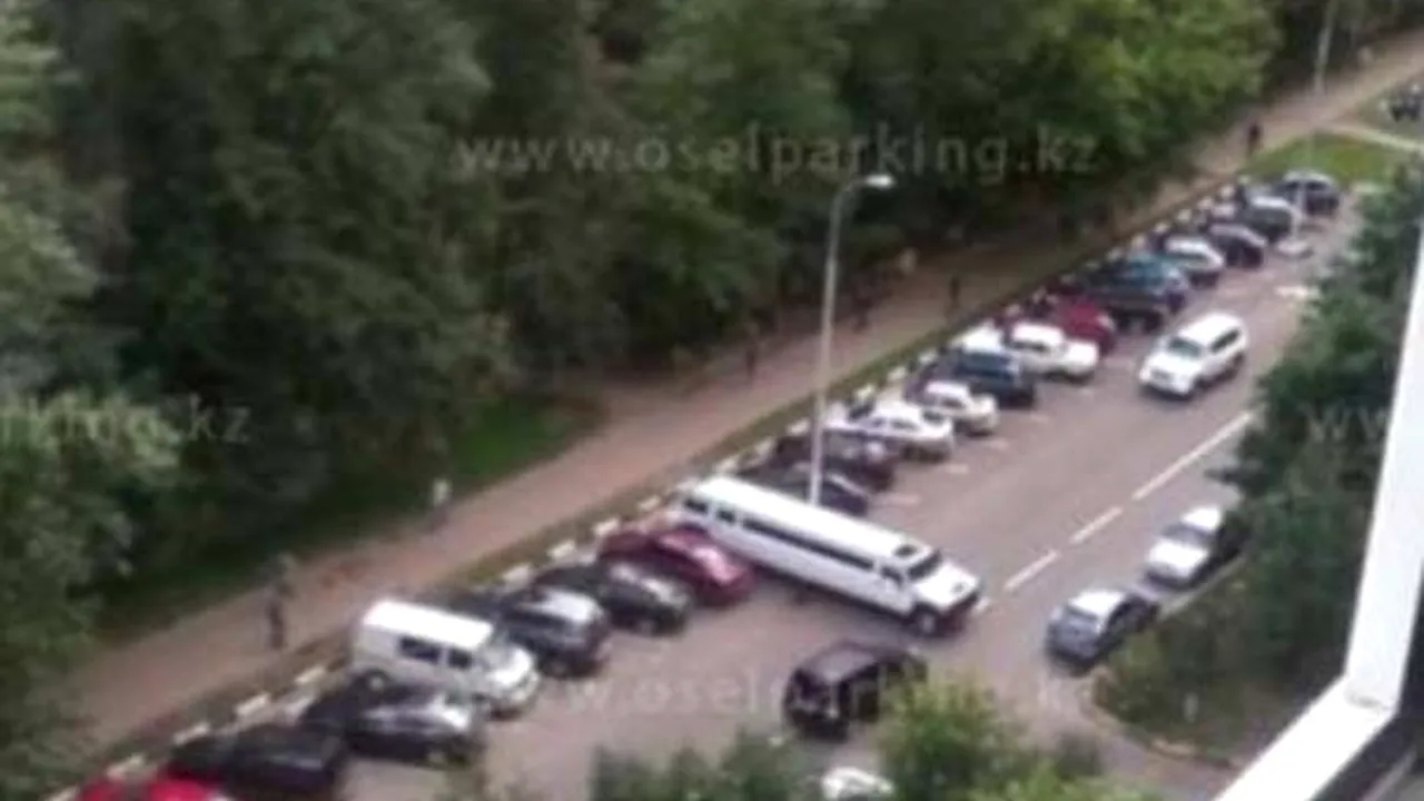 Ţara în care se parchează cel mai prost: maşini lăsate pe treceri de pietoni sau în rondurile de flori - GALERIE FOTO