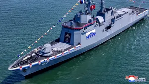 Coreea de Nord prezintă o nouă navă de război de 5.000 de tone în „stilul Kim Jong Un”