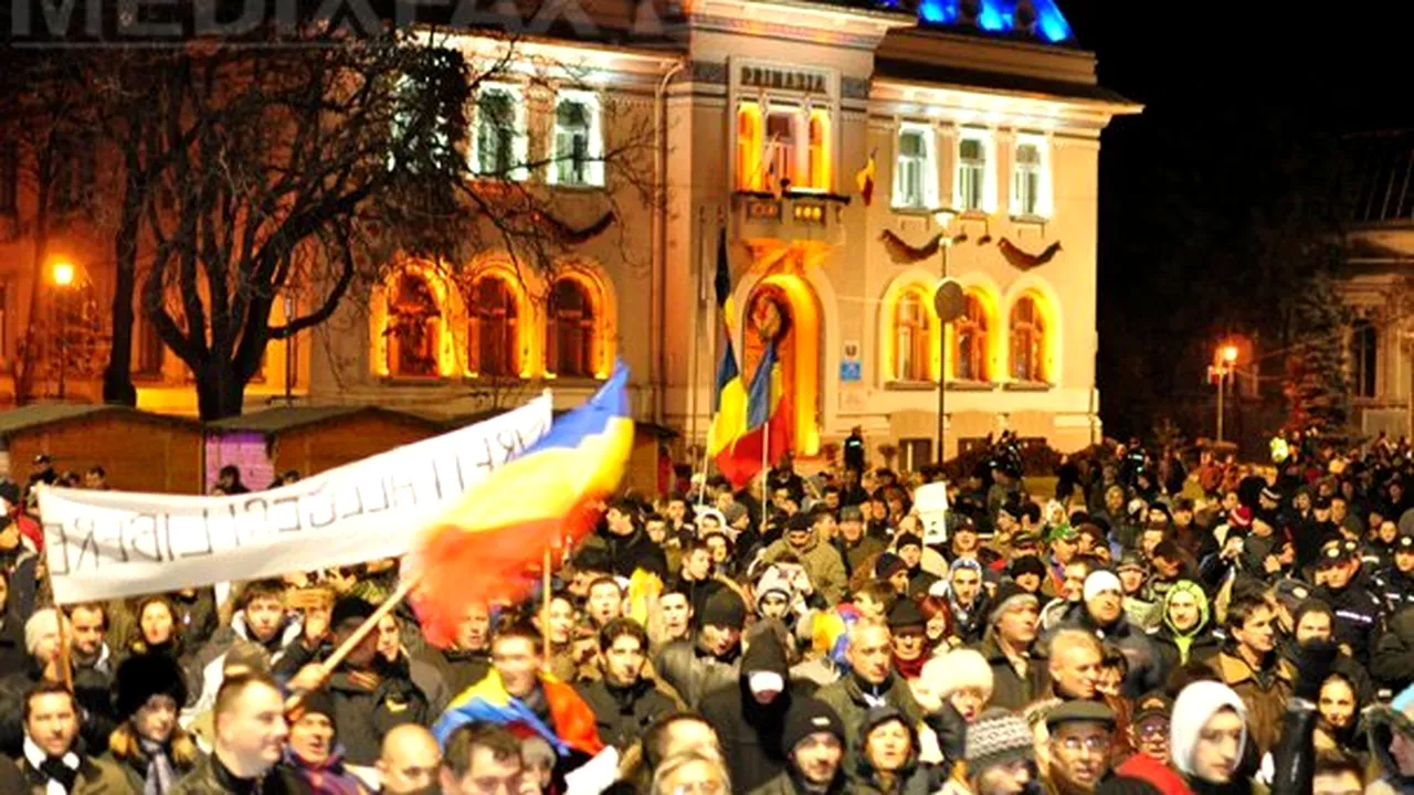 Piteştean reţinut pentru spargerea unui geam al clădirii Casei Sindicatelor în timpul protestelor