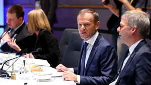 Donald Tusk îndeamnă Kosovo să îmbunătăţească relaţiile cu Serbia în vederea aderării la UE