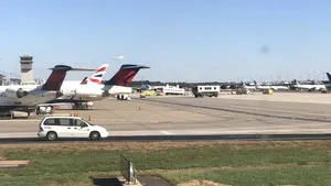 Mai mulţi pasageri, răniţi într-un accident produs în incinta unui aeroport din SUA