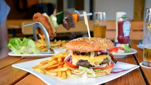 O mare companie deschide un restaurant într-un cartier al Romei. Se caută zeci de angajați