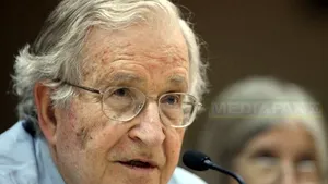 Noam Chomsky descrie SUA drept principalul stat terorist, iar Europa ca fiind servitorul său