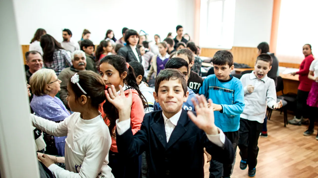 #Incepeşcoala: Un nou an şcolar în unităţi neautorizate, cu clase improvizate şi toalete exterioare. Situaţia pe judeţe - FOTO