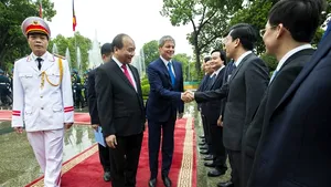 Cioloş, în Vietnam: 3200 de vietnamezi care au studiat în România pot contribui la reluarea relaţiilor de cooperare