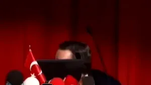 Reprezentant FMI, atacat cu ouă în timpul unui discurs. Vezi cum a reacţionat - VIDEO