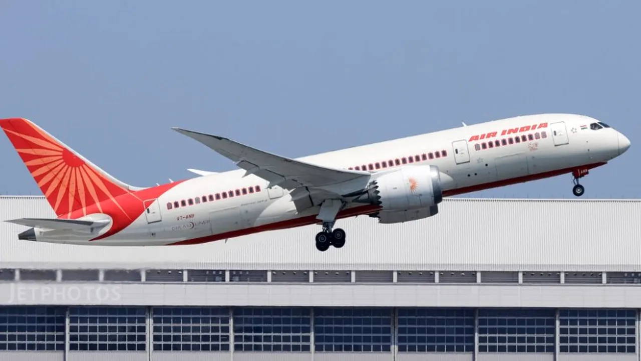 Acțiunile Boeing au scăzut cu 8% în urma prăbușirii avionului în India