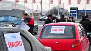 PROTEST LA DEVA: Aproximativ o sută de persoane, la o acţiune de susţinere a lui Arafat cu autoturisme - FOTO