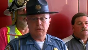 Patru pompieri, răniţi în timpul 