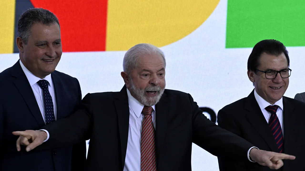 Lula concediază mai mulţi militari din dispozitivul de securitate după revoltele din Brazilia