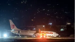 Incident aviatic. Aeroportul din capitala Nepalului, ÎNCHIS: Un avion a derapat pe pistă în timpul decolării şi a rămas împotmolit în noroi