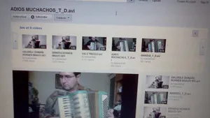 Şeful Corpului de Control din Guvern cântă la acordeon pe Youtube 