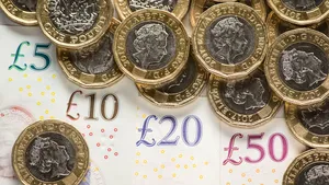 Agenţia de rating Moody's retrogradează Marea Britanie. Se anunţă perspective negative pentru economia britanică