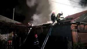 Două persoane au fost rănite în urma unui incendiu în judeţul Prahova | FOTO, VIDEO