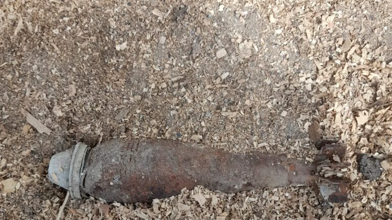 O bombă a fost găsită pe un teren agricol din județul Harghita