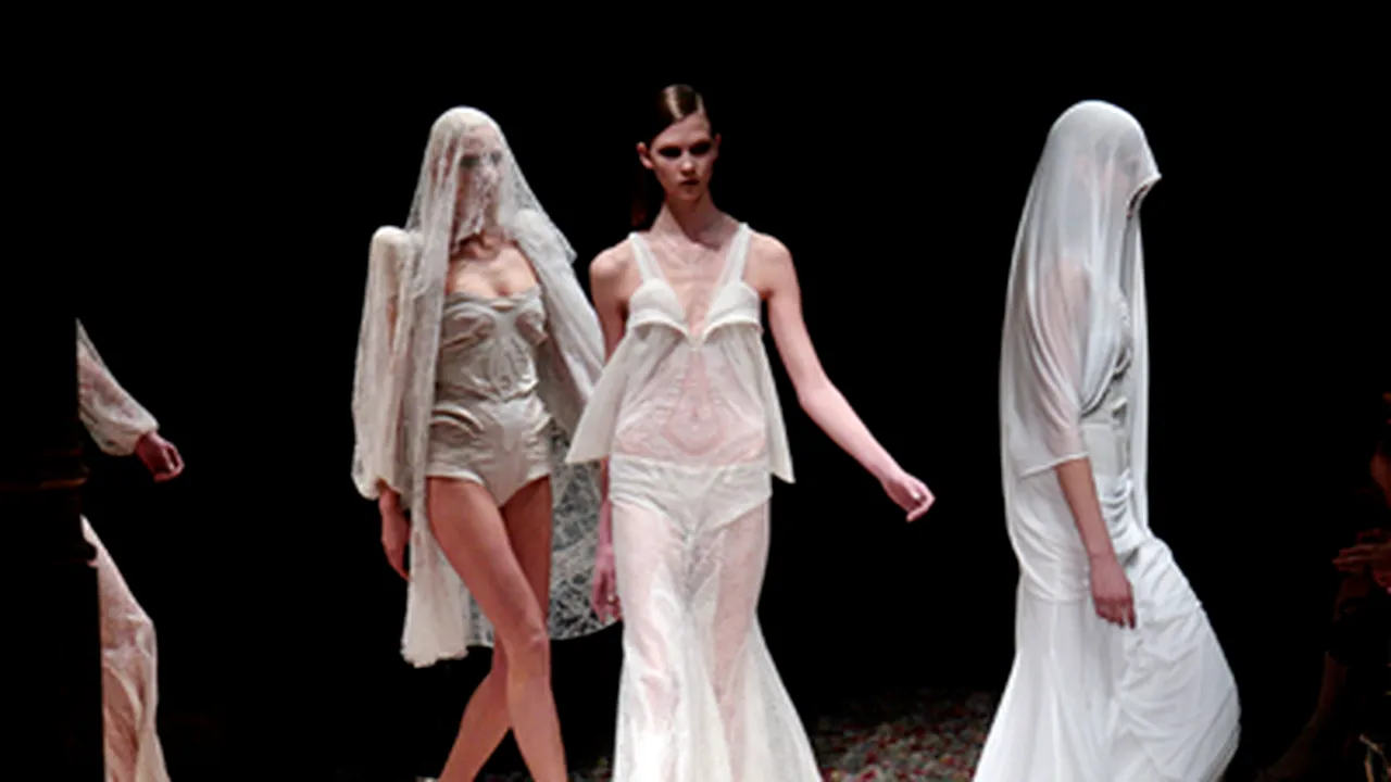 Galerie Foto şi Video - Săptămâna Modei la Paris
