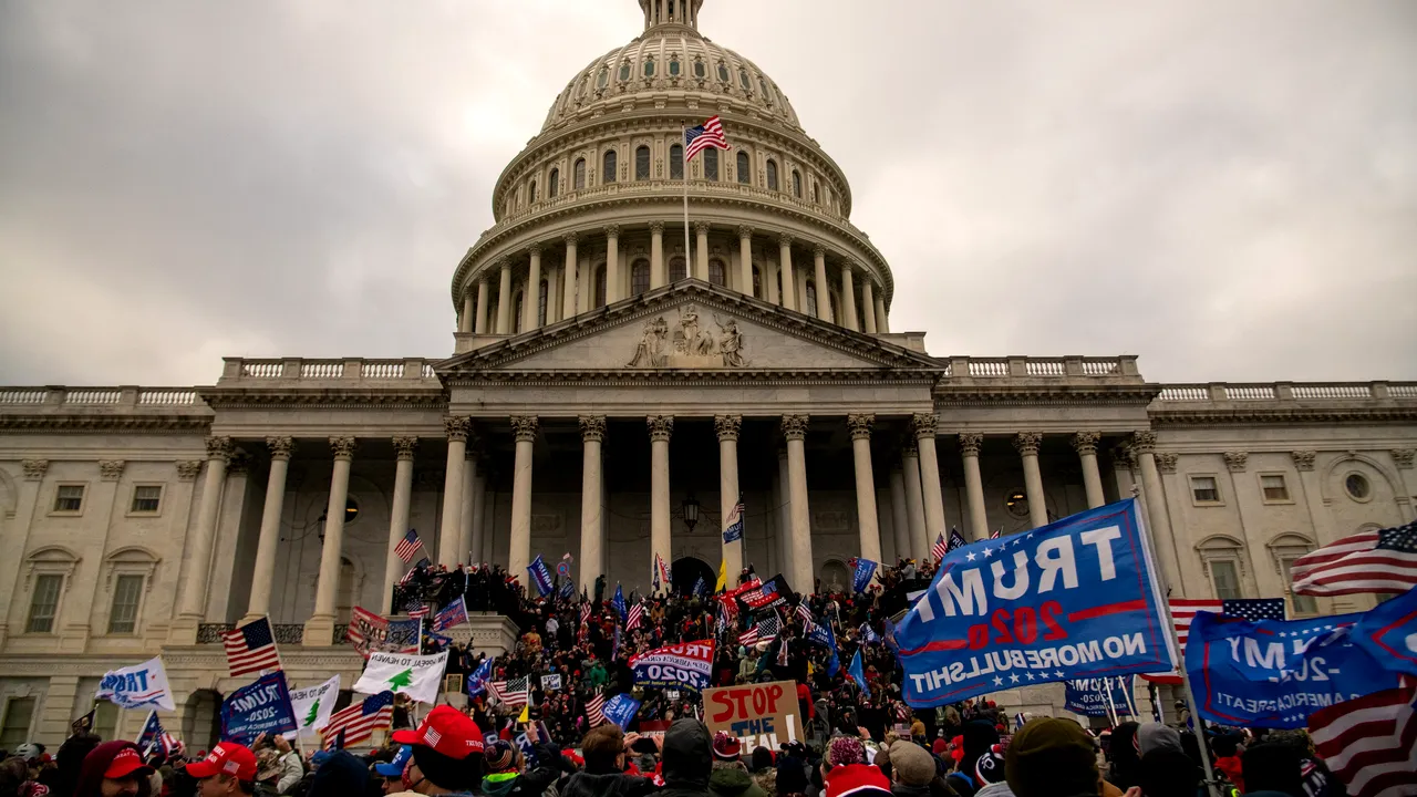 COMENTARIU Marius Oprea: Cine a furat democraţia în America
