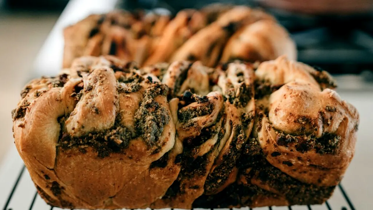 Rețeta tradițională de cozonac pufos pentru Paște. Desertul nelipsit de pe masa de sărbătoare