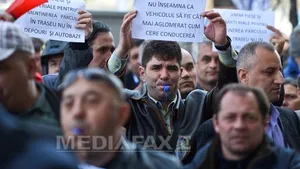 Protest la RATB: Salariaţii spun că nu au toalete şi că autobuzele sunt pericole publice. FOTO