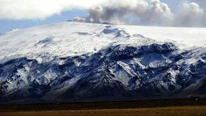 Vezi aici imagini spectaculoase cu norul de cenuşă vulcanică provenit din Islanda