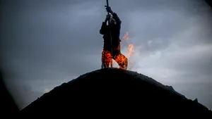 Arderea frunzelor de la curăţenia de primăvară este poluare. Activitatea este interzisă. Garda de Mediu anunţă amenzi