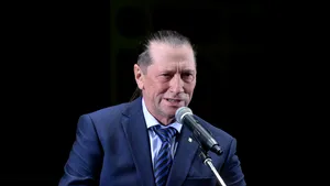 Ivan Patzaichin a împlinit 70 de ani. Petrecere surpriză şi mesaje speciale pentru legendarul canoist. Ce i-a transmis Nadia Comăneci. VIDEO
