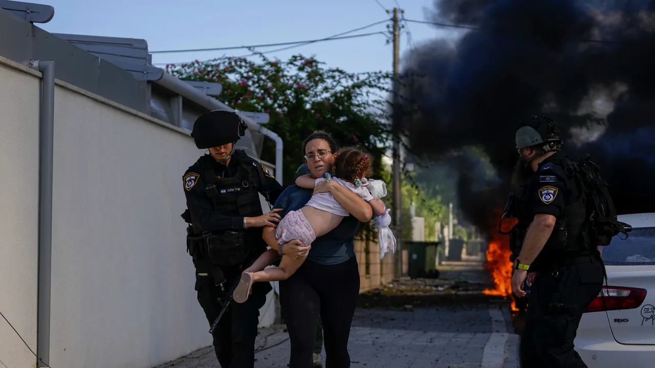 Cel puţin 22 de persoane au fost ucise de la începutul atacului masiv al grupării teroriste Hamas asupra Israelului