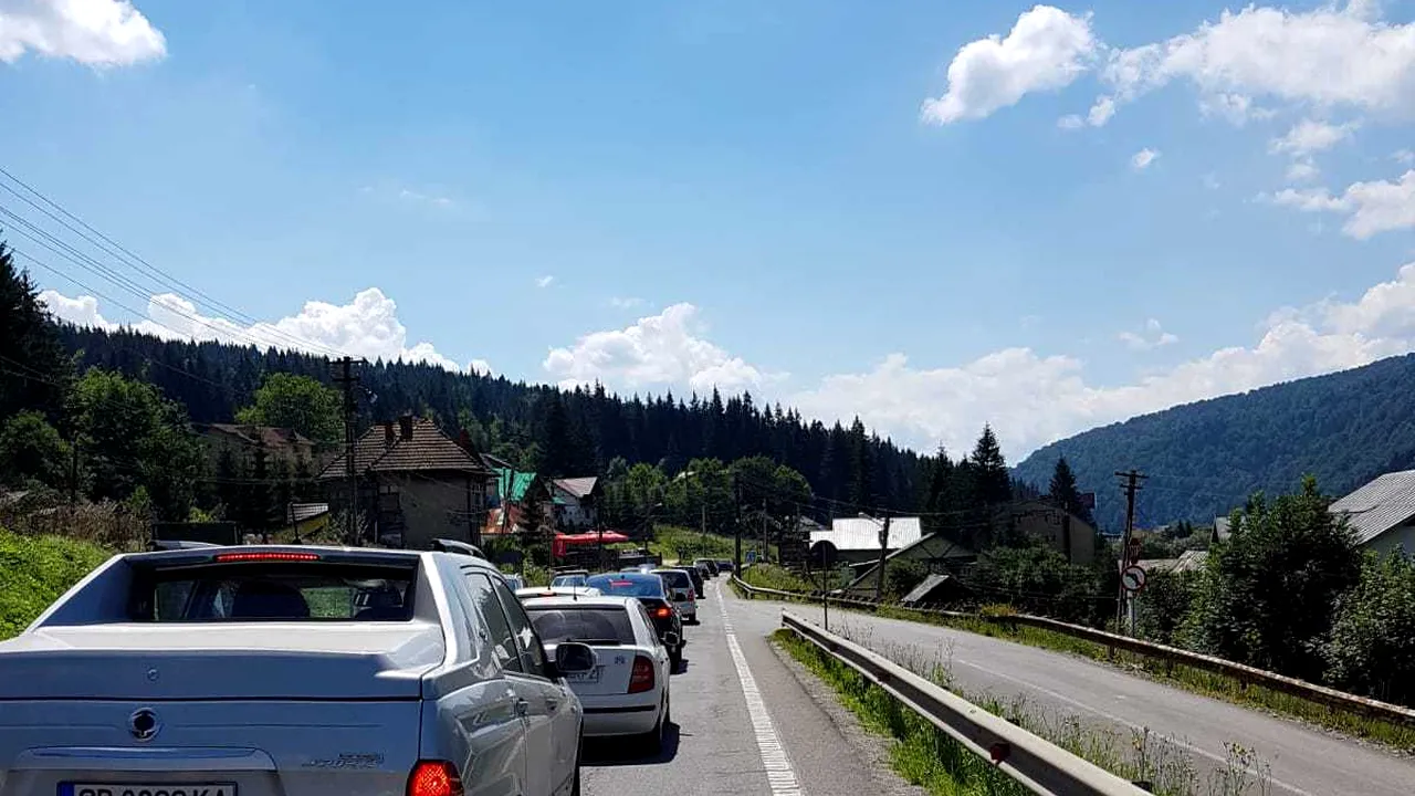 Aglomeraţie între staţiunile montane Predeal şi Buşteni. Se circulă în coloană