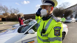 FOTO şi VIDEO: Imnul României a răsunat astăzi pe toate maşinile de Poliţie din ţară