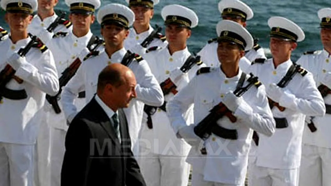 Băsescu a fost huiduit înainte de a-şi susţine discursul de Ziua Marinei - VIDEO