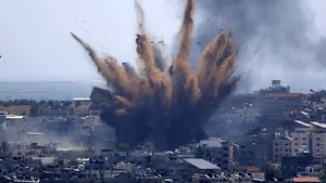Armata israeliană a bombardat poziţii Hamas din Fâşia Gaza ca ripostă la focuri de armă