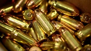 Procurorul vasluian arestat pentru corupţie, cercetat şi pentru nerespectarea regimului armelor