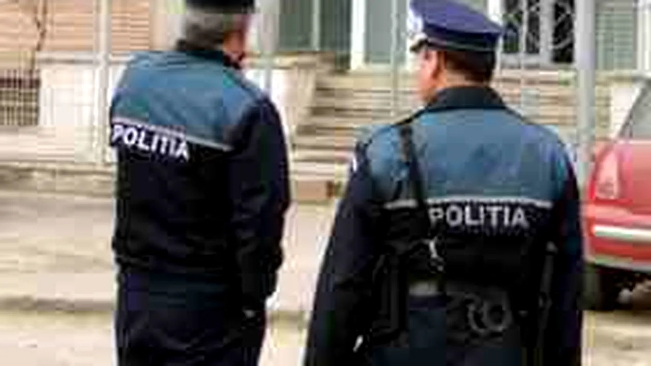 Tânăr, căutat de poliţişti după ce a omorât un coleg şi a rănit grav un altul