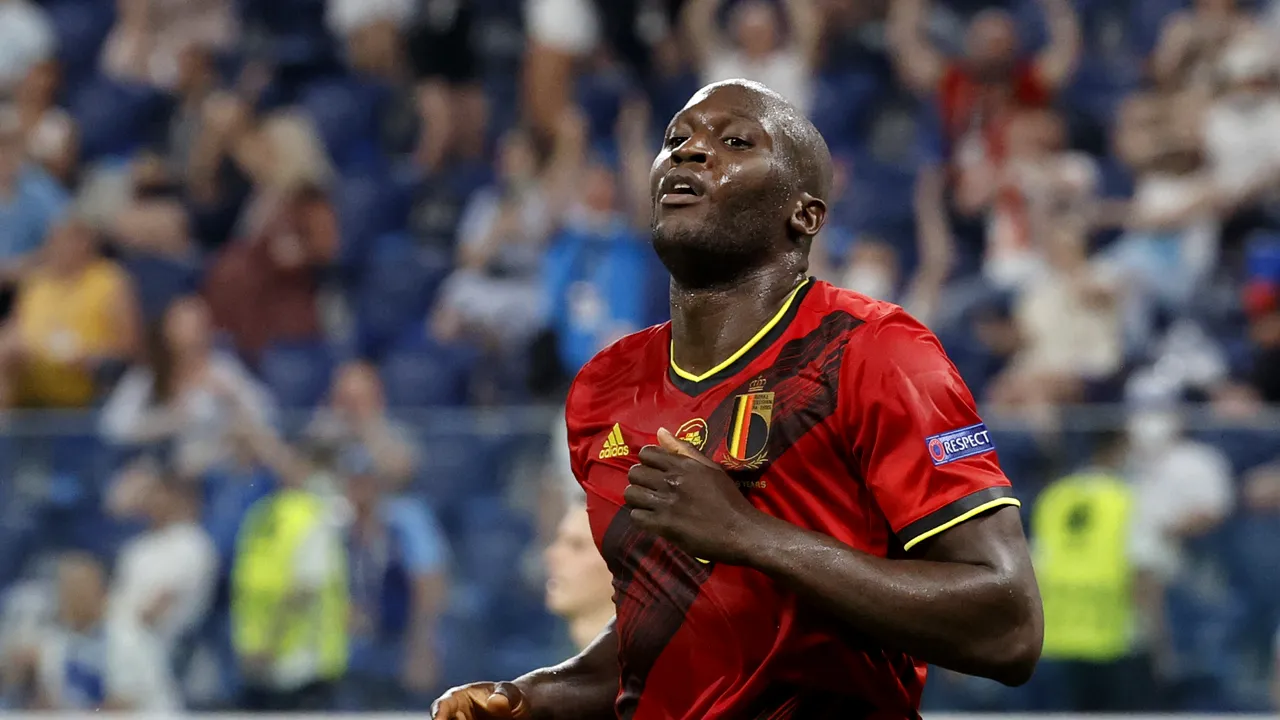 Romelu Lukaku a ajuns la Londra, pentru a finaliza transferul de 115 milioane de euro la Chelsea. Salariul atacantului belgian