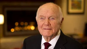 John Glenn, primul american care a ajuns pe orbită, a fost operat pe cord