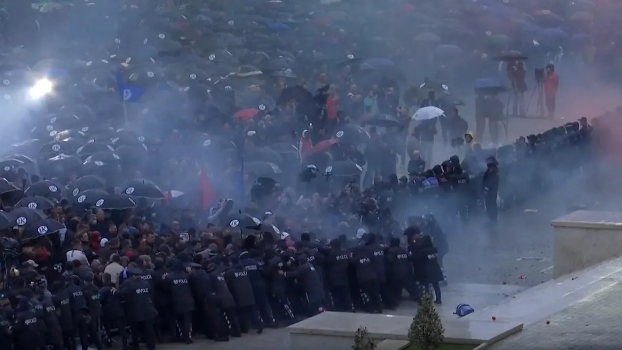 Proteste violente în Albania, faţă de regimul prim-ministrului Edi Rama