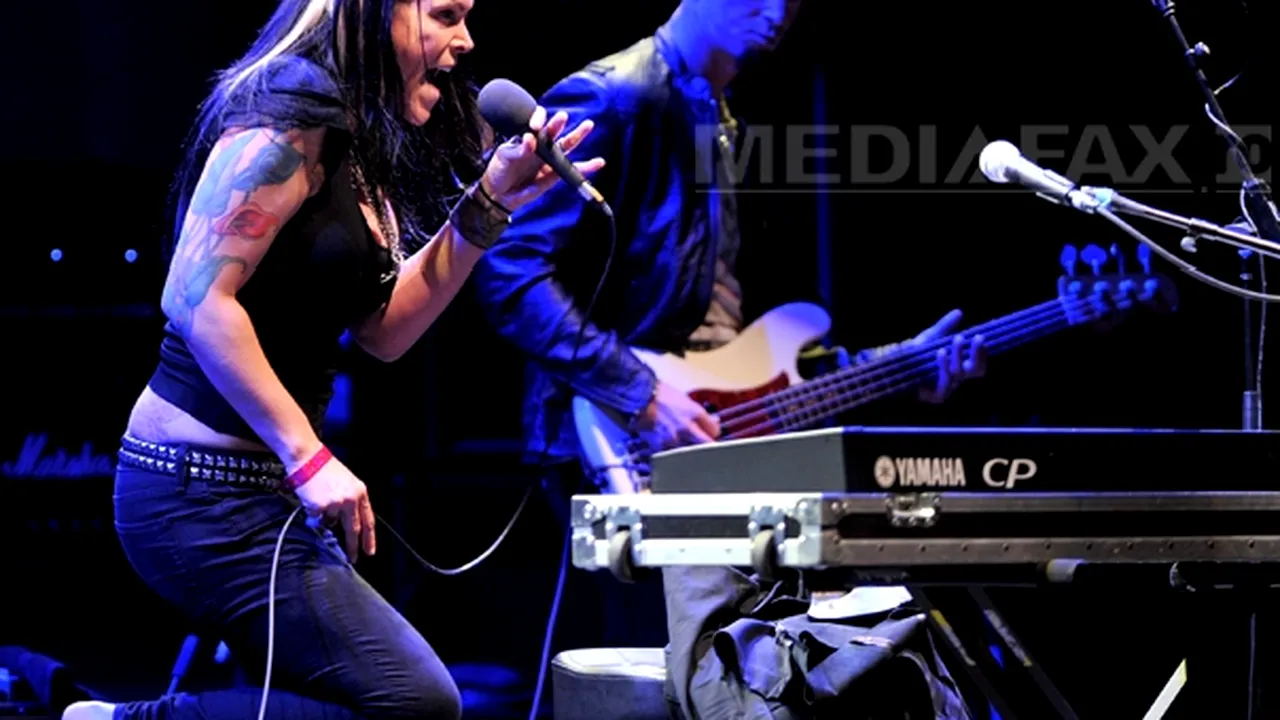 INTERVIU în exclusivitate cu Beth Hart: Mi-ar plăcea să cânt cu artişti care au măreţia lui Tom Waits sau Leonard Cohen. Lui Cohen i-aş spăla picioarele şi aş fi fericită că pot să fac asta pentru el!- VIDEO 