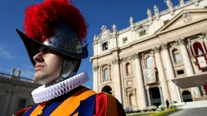 Gărzile elveţiene ale Vaticanului ar putea primi femei. Principala misiune a unităţii este de a-l proteja pe papă