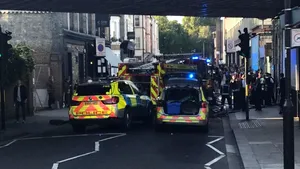 Atacul TERORIST din Londra. Un tânăr de 18 ani, REŢINUT în legătură cu explozia de la metroul londonez