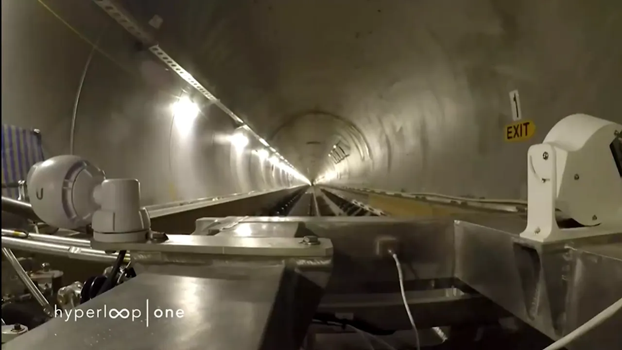 Hyperloop în România. Dintr-un colţ al ţării în altul într-o singură oră cu ideea lui Henri Coandă, scoasă la lumină de Elon Musk
