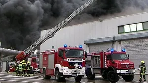 INCENDIU de amploare la o uzină din nord-vestul Germaniei - FOTO, VIDEO